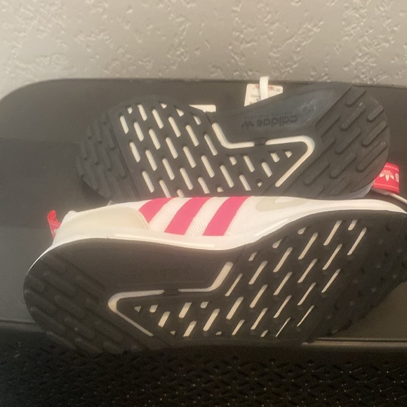 Adidas pink and white - Picture 4 of 4